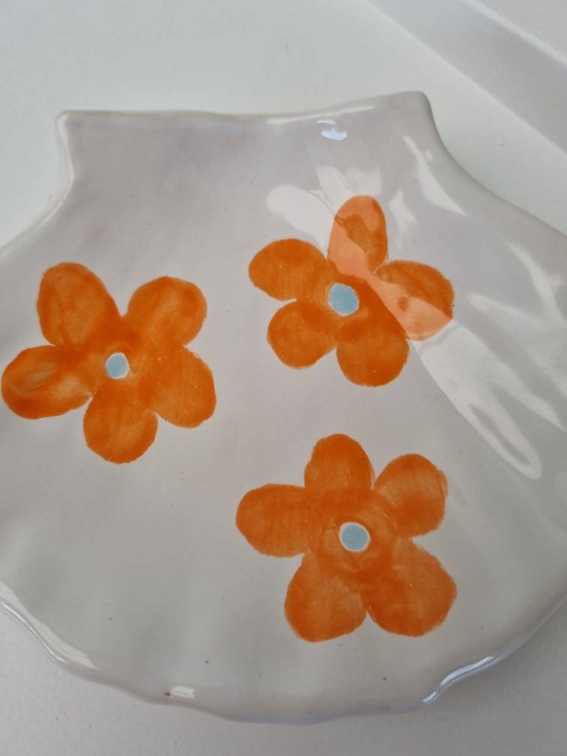 Vintage ring dish handpainted flowers, handmade ceramics, trinket dish, soap dish, ceramic shell. Birthday gift image 7