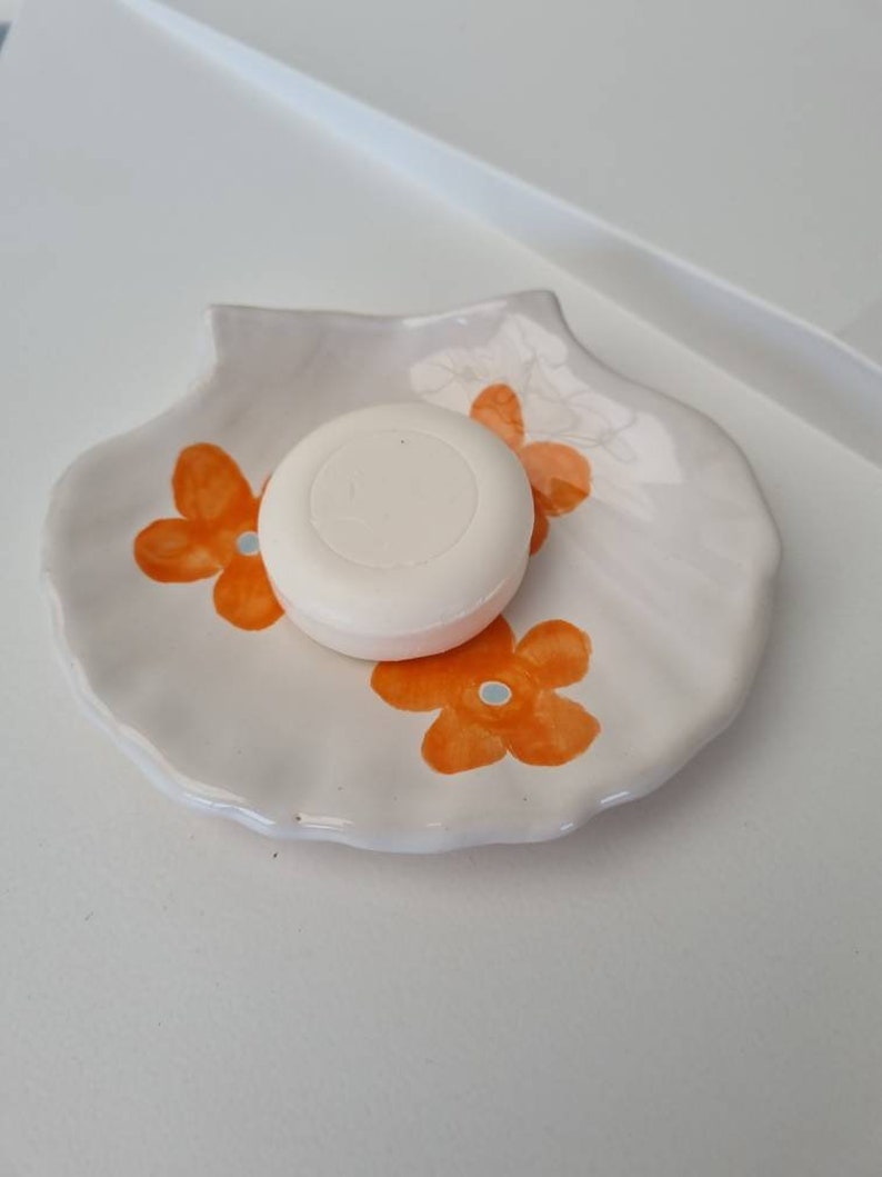 Vintage ring dish handpainted flowers, handmade ceramics, trinket dish, soap dish, ceramic shell. Birthday gift image 6