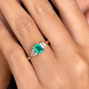 Art deco emerald engagement ring, 1ct lab grown emerald colombian lab grown, 4 Moissanite Baguette 0.50 ct, 14\18k solid gold