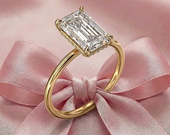 Anello di fidanzamento con moissanite taglio smeraldo, alone nascosto, fascia sottile in oro 14k