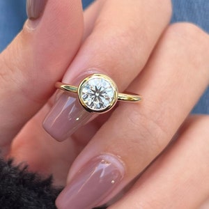 1 carat IGI certified round cut lab grown diamond engagement ring, Bezel Solitaire 14\18K yellow gold