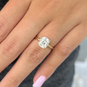 2 Karat im Kissenschliff Verlobungsring, 14K/18K Gold Solitärring, 1,6 mm dünne Ringschiene