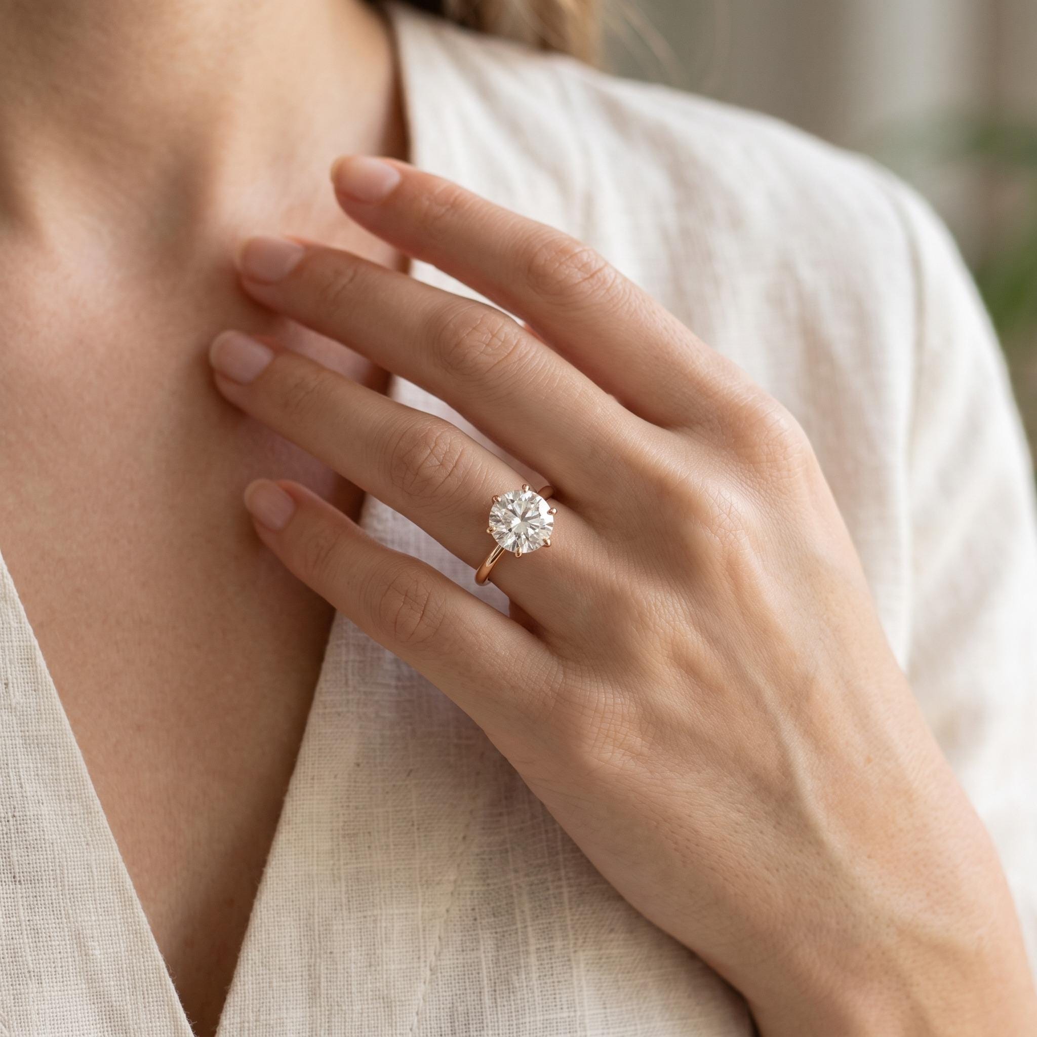 6本爪ダイヤモンドソリティア婚約指輪、2.5カラットラボダイヤモンド