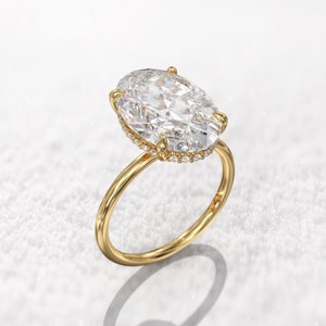 Versteckter Halo Verlobungsring 6 Karat Solitär Oval Moissanit Ring 15 x 10 mm oval 14k 1,6 mm dünnes Band & 0,11 ct Versteckter Halo Diamant