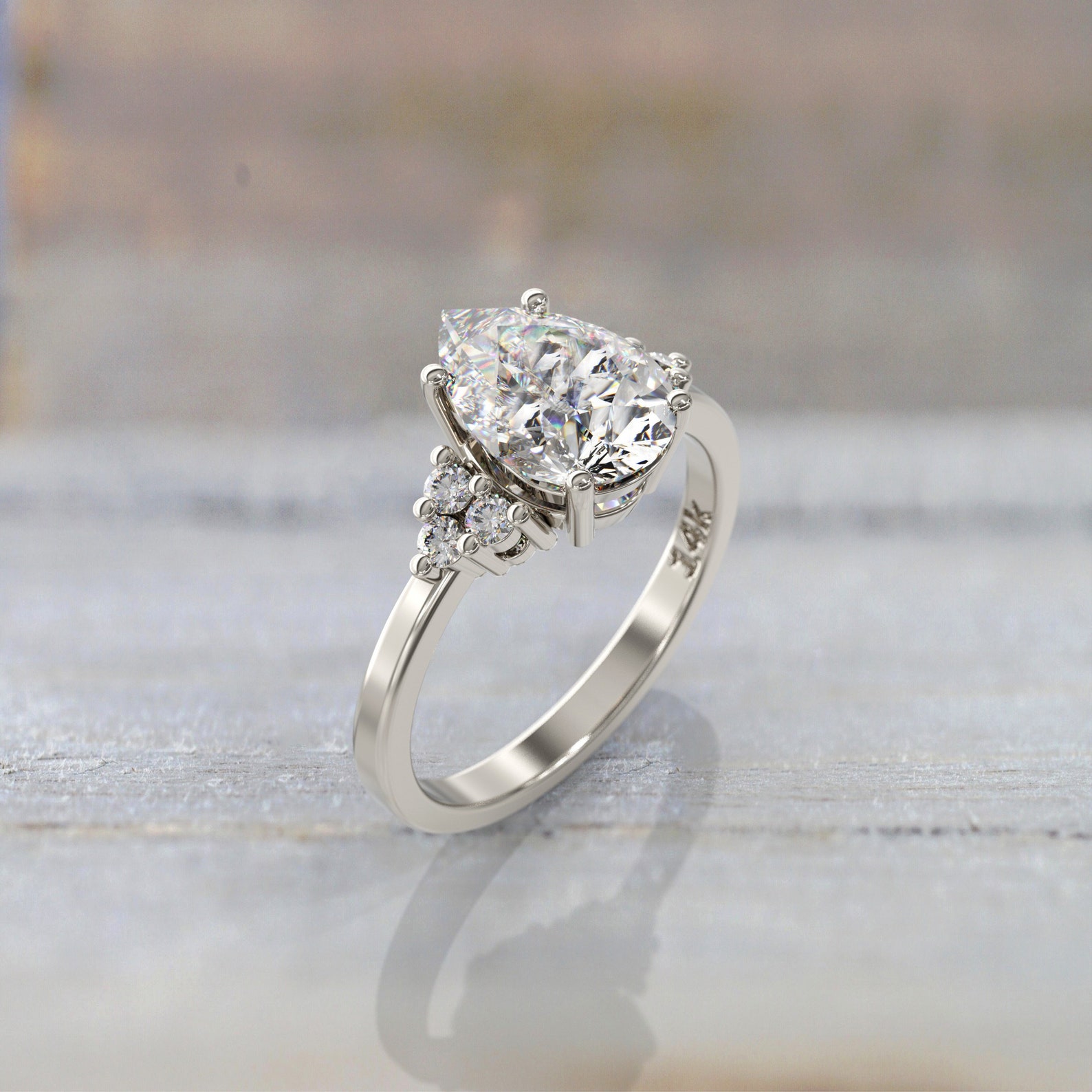 Anillo de compromiso en forma de pera de Moissante y diamante | Etsy