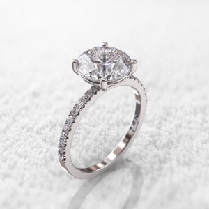 Anillo de compromiso solitario de moissanita de 3 quilates, oro blanco de 14 quilates, anillo de diamantes de media eternidad de 0,20 ct
