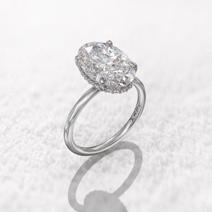Förlovningsring med dold halo, 1,5 upp till 3 karat solitaire oval moissanitring, oval 14k, 1,5 mm tunn ring och 0,11 ct dold halo diamant bild 10