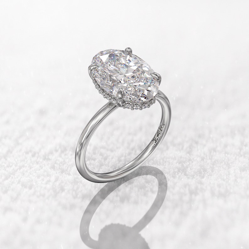 Förlovningsring med dold halo, 1,5 upp till 3 karat solitaire oval moissanitring, oval 14k, 1,5 mm tunn ring och 0,11 ct dold halo diamant bild 10
