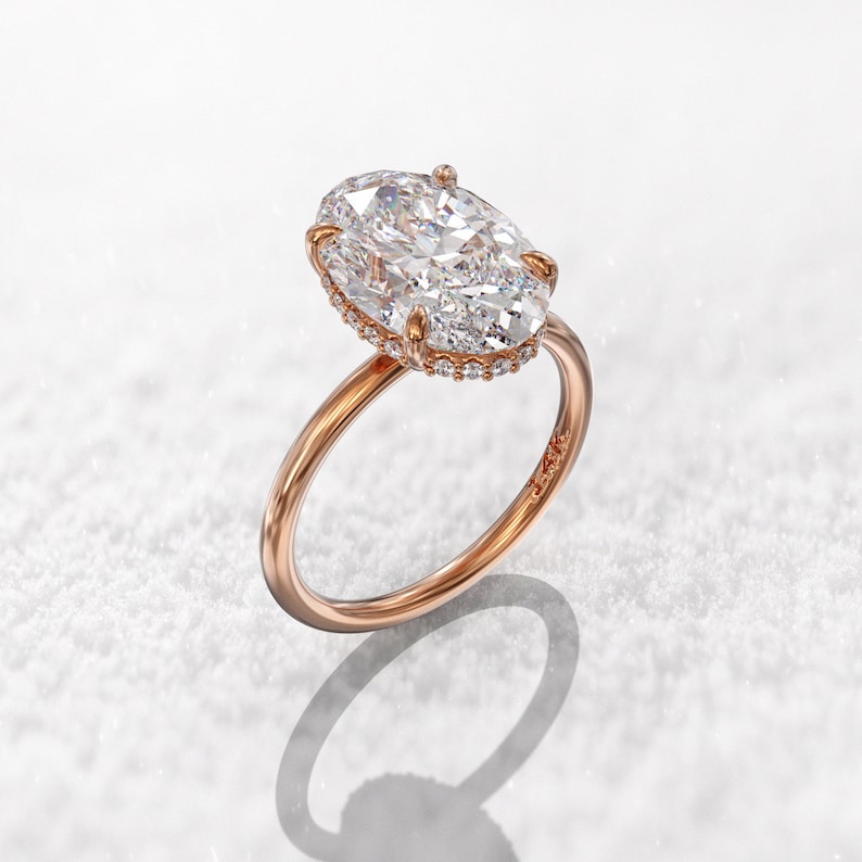 Förlovningsring med dold halo, 1,5 upp till 3 karat solitaire oval moissanitring, oval 14k, 1,5 mm tunn ring och 0,11 ct dold halo diamant bild 9