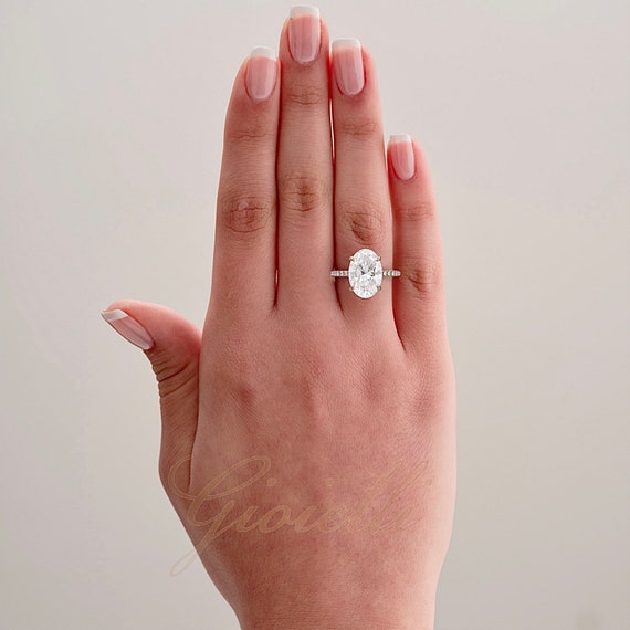 オーバル モアッサナイト エンゲージリング、隠れたハロー、細長い