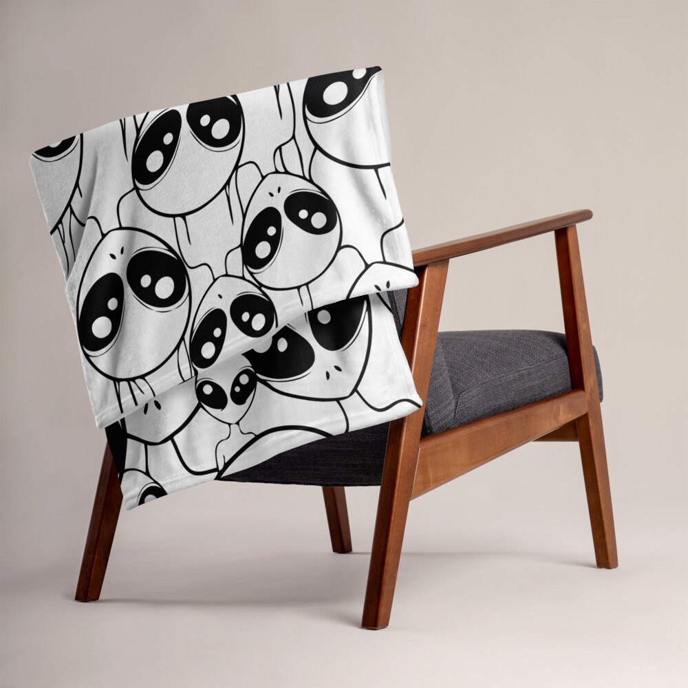 Aliens Among Us Throw Blanket, White Alien Blanket, Cozy Space Lover ...