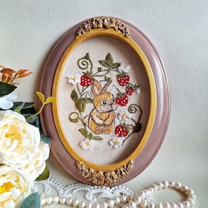 3D Strawberry Bunny Embroidery Art – Mini Floral Relief Vintage Oval Frame Botanical Cottagecore Wall Decor Gift for Her