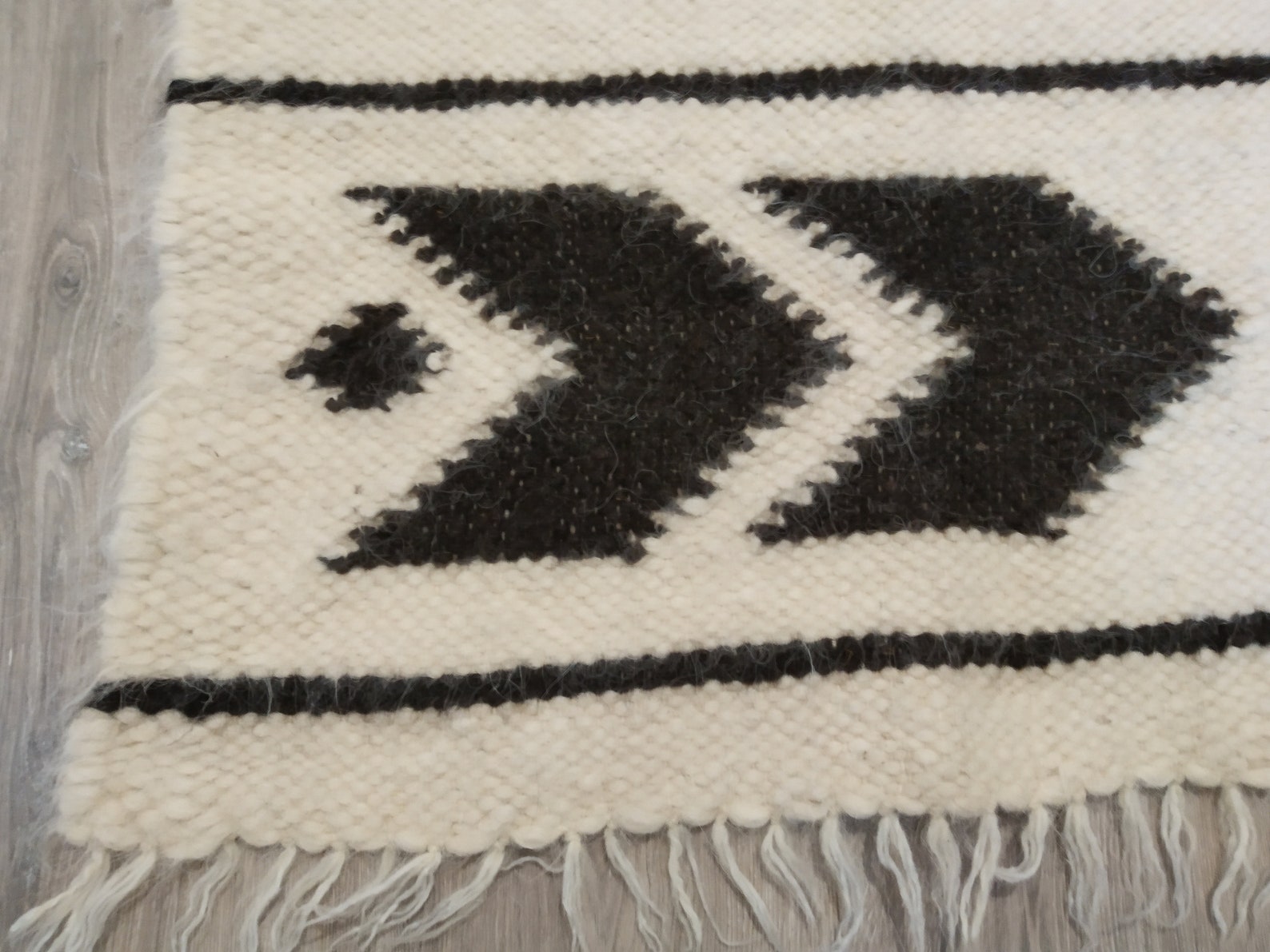White and Black Aztec Wool Area Rug 67 х 76, White Area Rug Whith Black