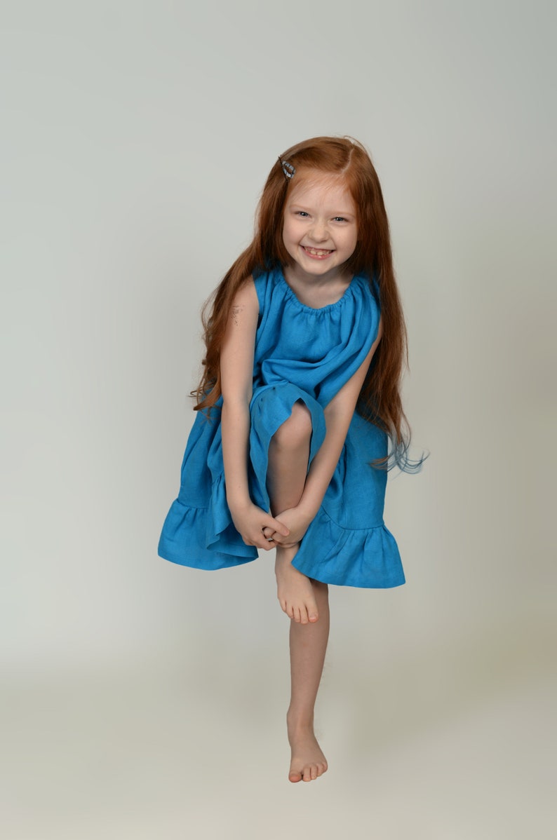 Robes pour filles. Petites robes en lin. Robe bleue. Fait main par elen'do image 5