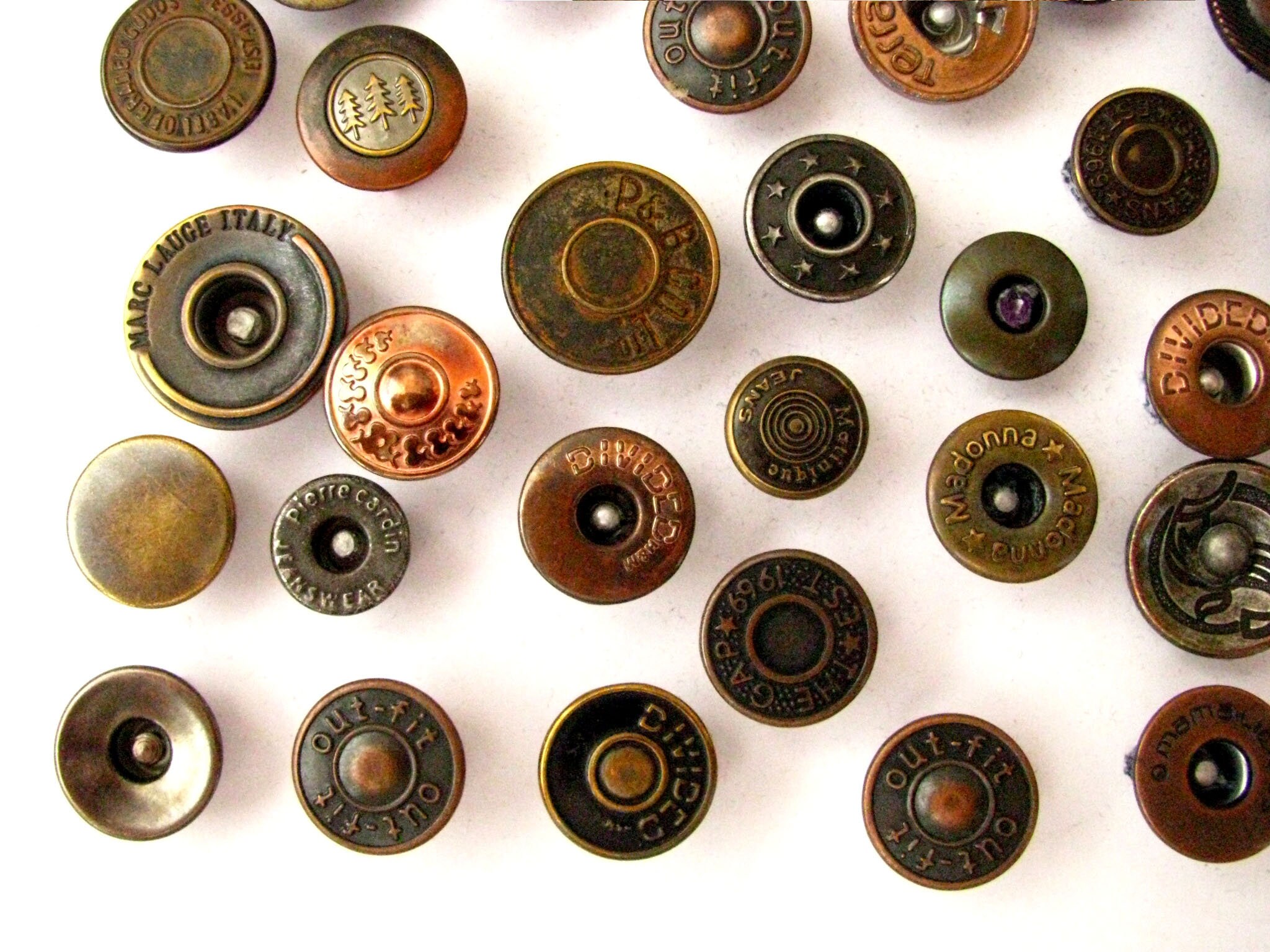 Buttons for Sewing, 100pcs 1 inch Buttons Large Wood Buttons for Crafts  Mixed Big Wooden Vintage Assorted Buttons 2 Holes Round Decorative Wood Craft  Buttons 25mm (Colorful Buttons) - Yahoo Shopping