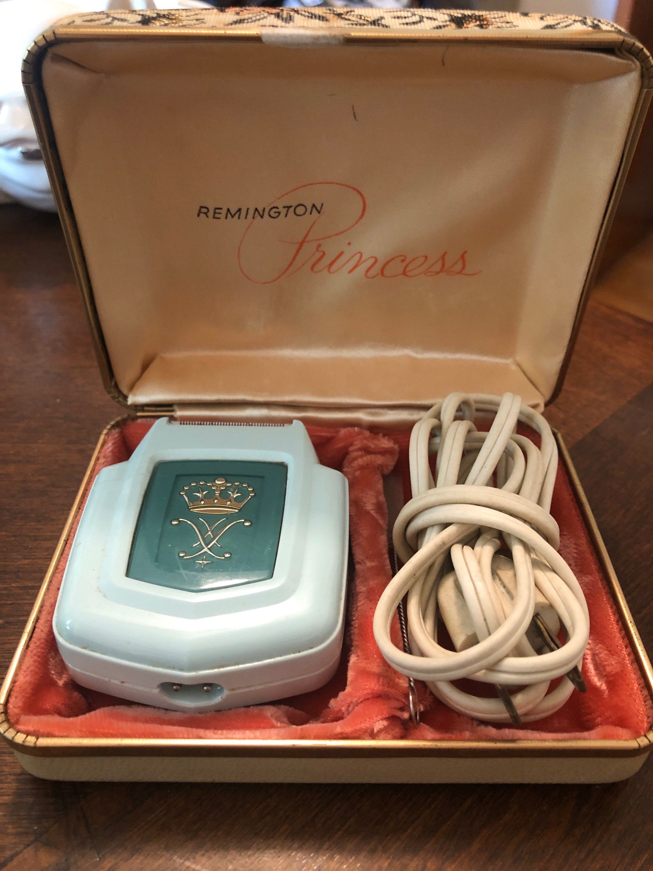 Vintage Remington Princess Ladies Electric Shaver and Case