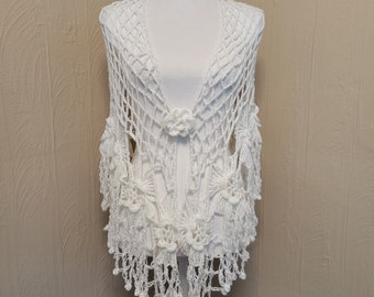 Lacy sjaal "bloemen" handgemaakte gehaakte driehoekige sjaal wrap boho boho bruiloft sjaal wit