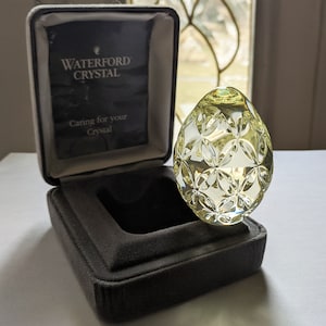 Waterford Crystal YELLOW EGG Amber 2 1/4&quot; Paperweight Hand Cooler Ireland Made