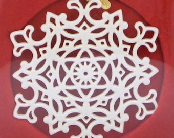 Lenox China 2000 SNOWFLAKE Snow Fantasies Holiday Christmas Ornament MIB