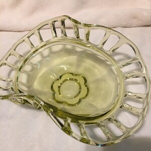 Vintage Glas Schale/Dish-gelb offene Spitze Rand
