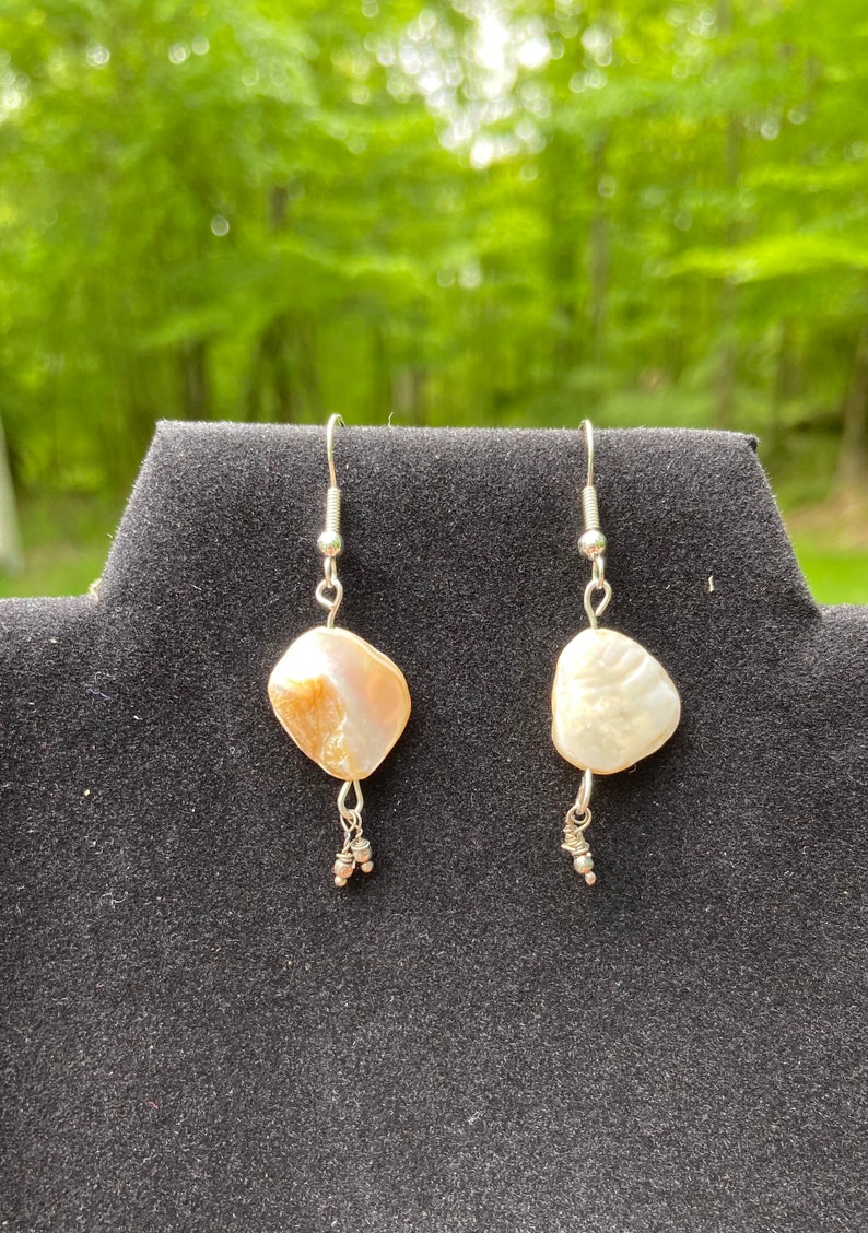 Beautiful Shimmering Cream and Silver tone Necklace and Earrings