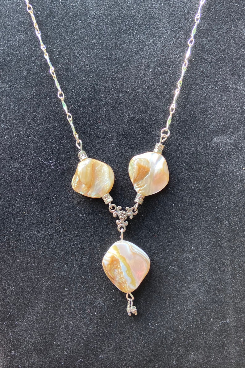 Beautiful Shimmering Cream and Silver tone Necklace and Earrings