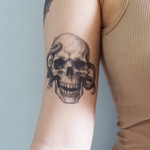 Tatuaż czaszki i węża - tymczasowy tatuaż / tymczasowy tatuaż czaszki / tymczasowy tatuaż węża / straszny tatuaż / tatuaż na Halloween / tatuaż węża