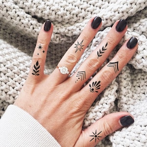 41 Charismatic Finger Tattoo Designs for Men  Psycho Tats