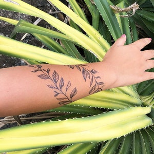 12 Stylish Vine Wrist Tattoos