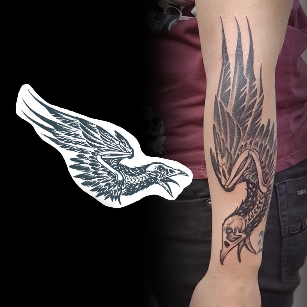 Brad Pitt’s Hidden Tattoos Revealed in Snatch