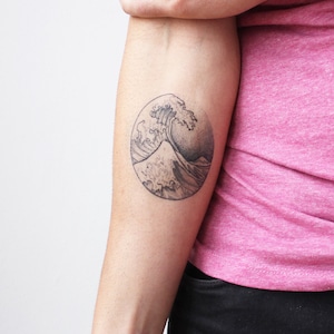 Great Wave Off Kanagawa - circulaire tijdelijke tattoo / minimalistische tattoo / tijdelijke tattoo Wave / hipster tattoo / cirkel tattoo / Hokusai