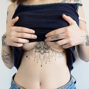 Lotus Flower Underboob - Tatouage temporaire / Lotus Sternum Tattoo / Lotus Underboob Tattoo / Geometric Sternum Tattoo / Flower Underboob