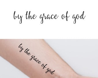 Por la gracia de Dios (conjunto de 2) - Tatuaje temporal / Tatuaje temporal cristiano / Tatuaje de fe / Tatuaje de guión / Tatuaje de palabra / Tatuaje de frase Tatuaje