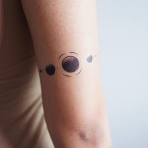 Tijdelijke tattoo volle maan - geometrie maan tijdelijke tattoo / geometrische tattoo / maanstanden tattoo / neptattoo / maan tattoo donkere kant / volle maan