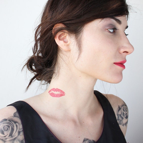 Lips Tattooed On Neck Woman Lips Tattoo On Neck