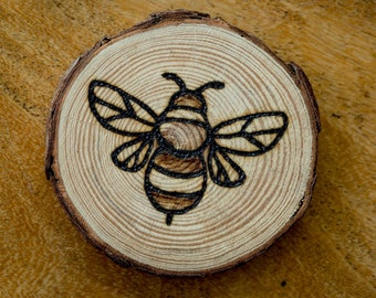 Rustic Bee Wood Slice Decoration  Hanging Ornament  Magnet  Gift  6-8cm