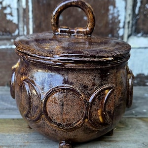 Caldeirão de cerâmica triplo lunar feito à mão com tampa – Decoração de bruxa, vaso de altar, pote de feitiços