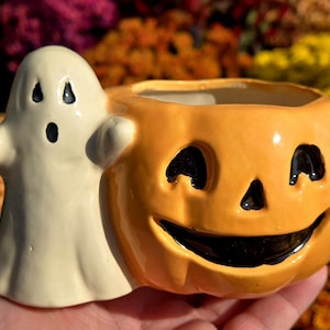 Vaso de cerâmica artesanal em formato de fantasma e abóbora – Decoração vintage de Halloween