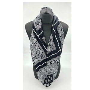 Sciarpa infinita in bianco e nero, sciarpa ad anello in tessuto elasticizzato monocromatico, regali di compleanno per lei, festa della mamma