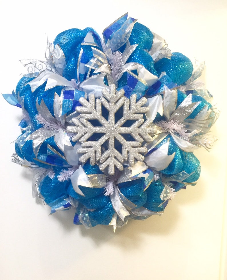 Blue snowflake decomesh wreath Blue winter decomesh wreath for front door Christmas snowflake wreath Winter snowflake wreath