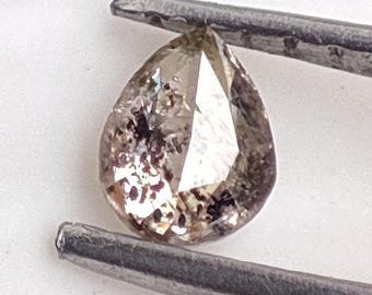 Diamante natural de 0,15 quilates con talla rosa en forma de pera, libre de conflictos.