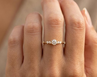 Anillo delicado de oro de 14 quilates con diamantes CVD, elegante anillo de compromiso minimalista, anillo de promesa fino de oro, regalo de joyería clásica