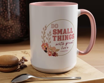 Taza de café Santa Teresa de Lisieux hace las pequeñas cosas con gran amor, taza católica, regalo católico tradicional, taza de cerámica de 15 oz, santa católica