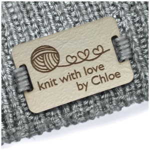 Lot de 50 étiquettes personnalisées en similicuir crème 28 x 18 mm. Etiquettes carrées, Etiquettes produit fait main, Etiquettes tricot, Etiquettes crochet - 003