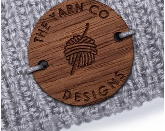 Etiquetas personalizadas em círculo de madeira de nogueira 30mm roupas feitas à mão de madeira etiquetas de produtos de crochê colcha roupas de bebê cobertor costurar-027