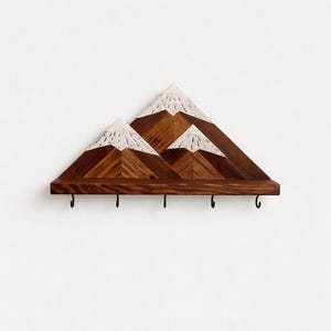 Llavero de pared de montaña / Estante de madera para llaves con ganchos / Organizador rústico para entrada brass hooks