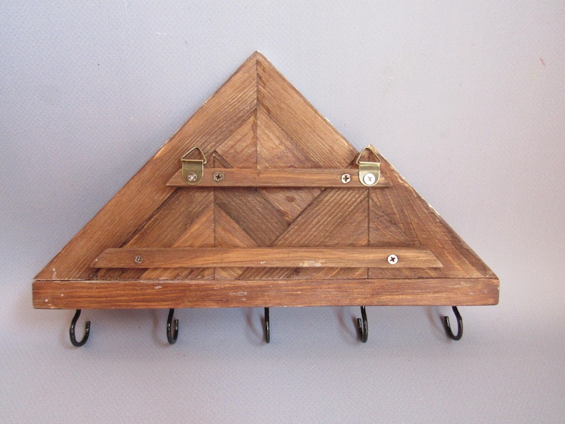 Llavero de pared de montaña / Estante de madera para llaves con ganchos / Organizador rústico para entrada imagen 19