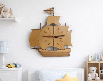 Reloj de pared con diseño de barco náutico / Diseño de velero de madera / Decoración costera para el hogar / Regalo para la casa de playa