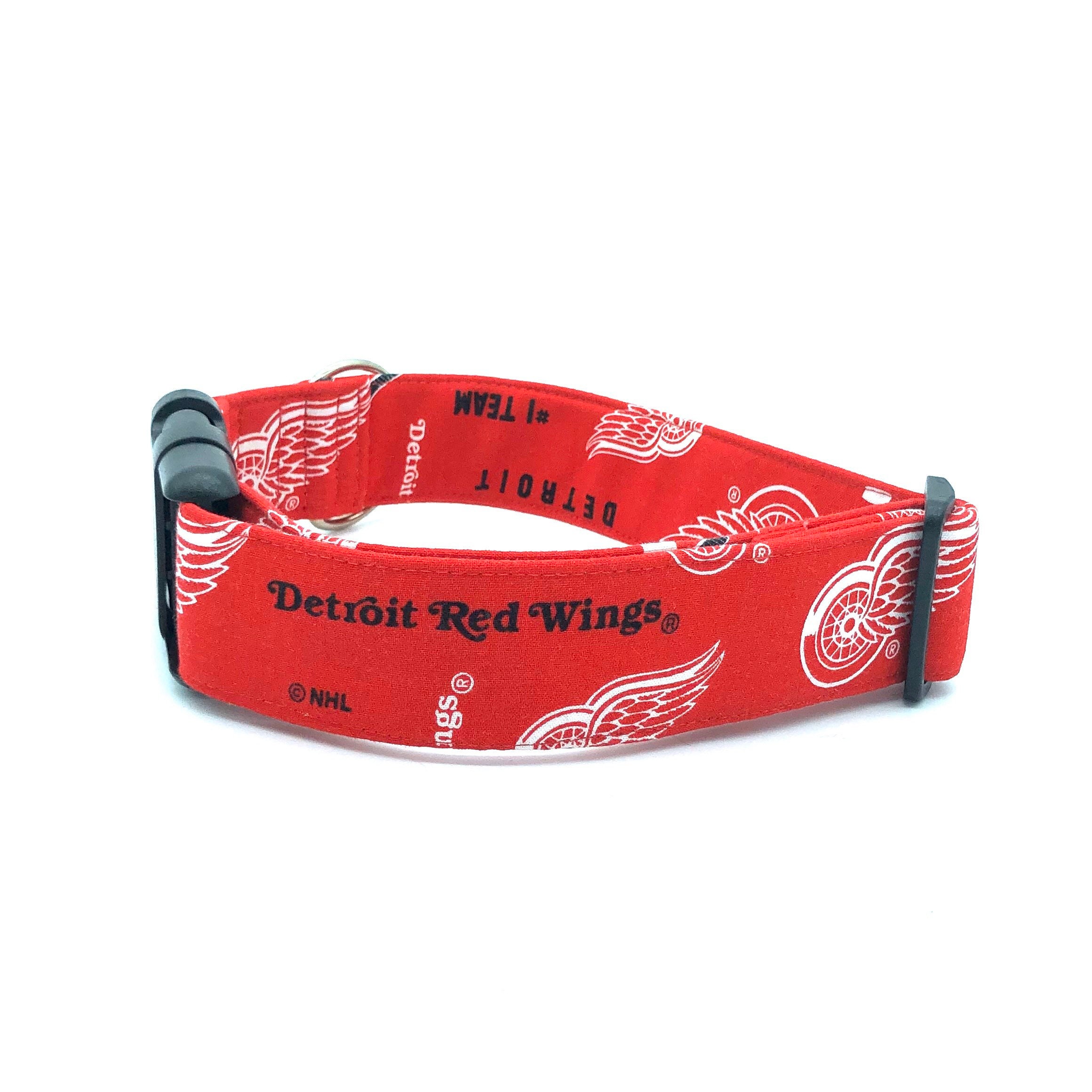 red wings dog collar