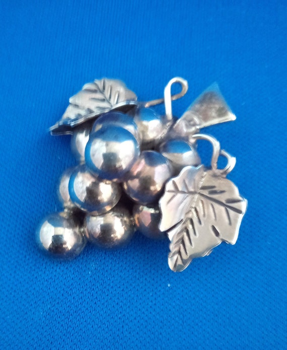 Mexican Silver pin cluster of grapes 925. - image 1